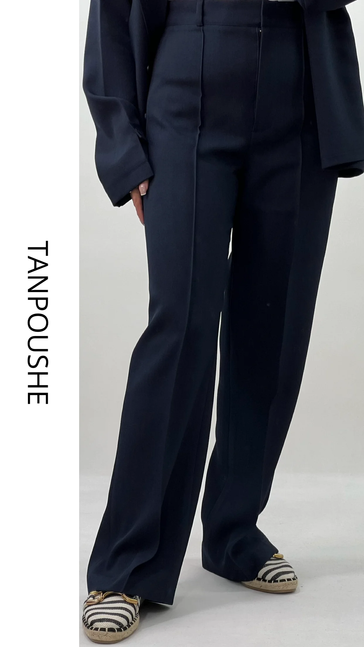 کت و شلوار سورمه‌ای AVA - Image 4